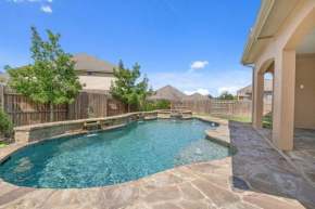 Retro Chic House 5BR W Pool Hot tub Mid term